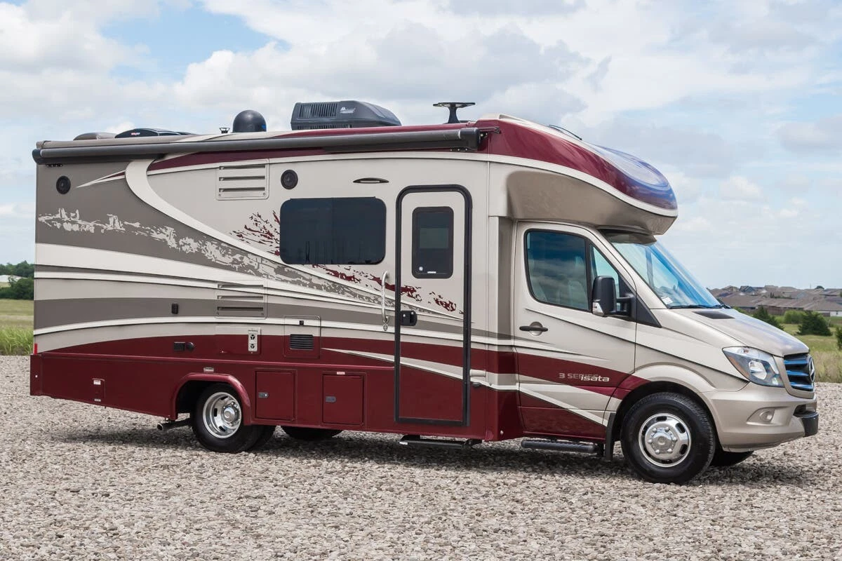 2018 Dynamax Isata 3 24FWM